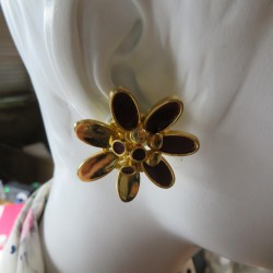 1980s Vintage Orena Flower Clip On Earrings