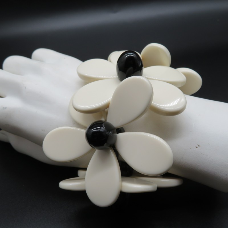 Marion Godart white and black flower bracelet