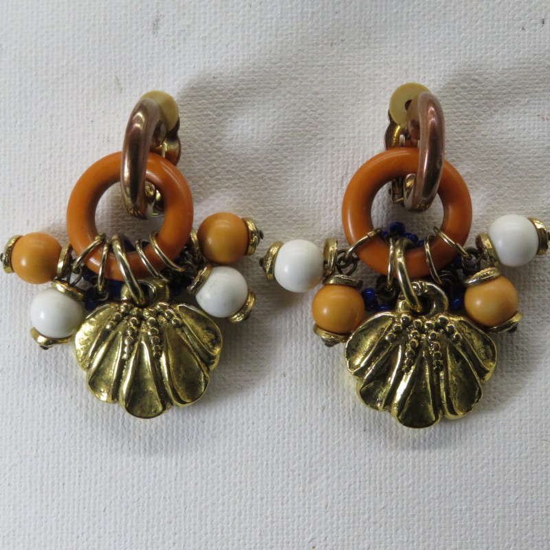 Vintage shell dangling clip on earrings